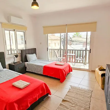Sky Way Apartment, 150m From Chabad Lubavitch Apartment Larnaca