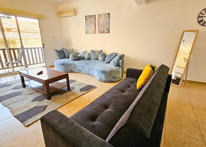 Sky Way Apartment, 150m From Chabad Lubavitch Apartmán Larnaca